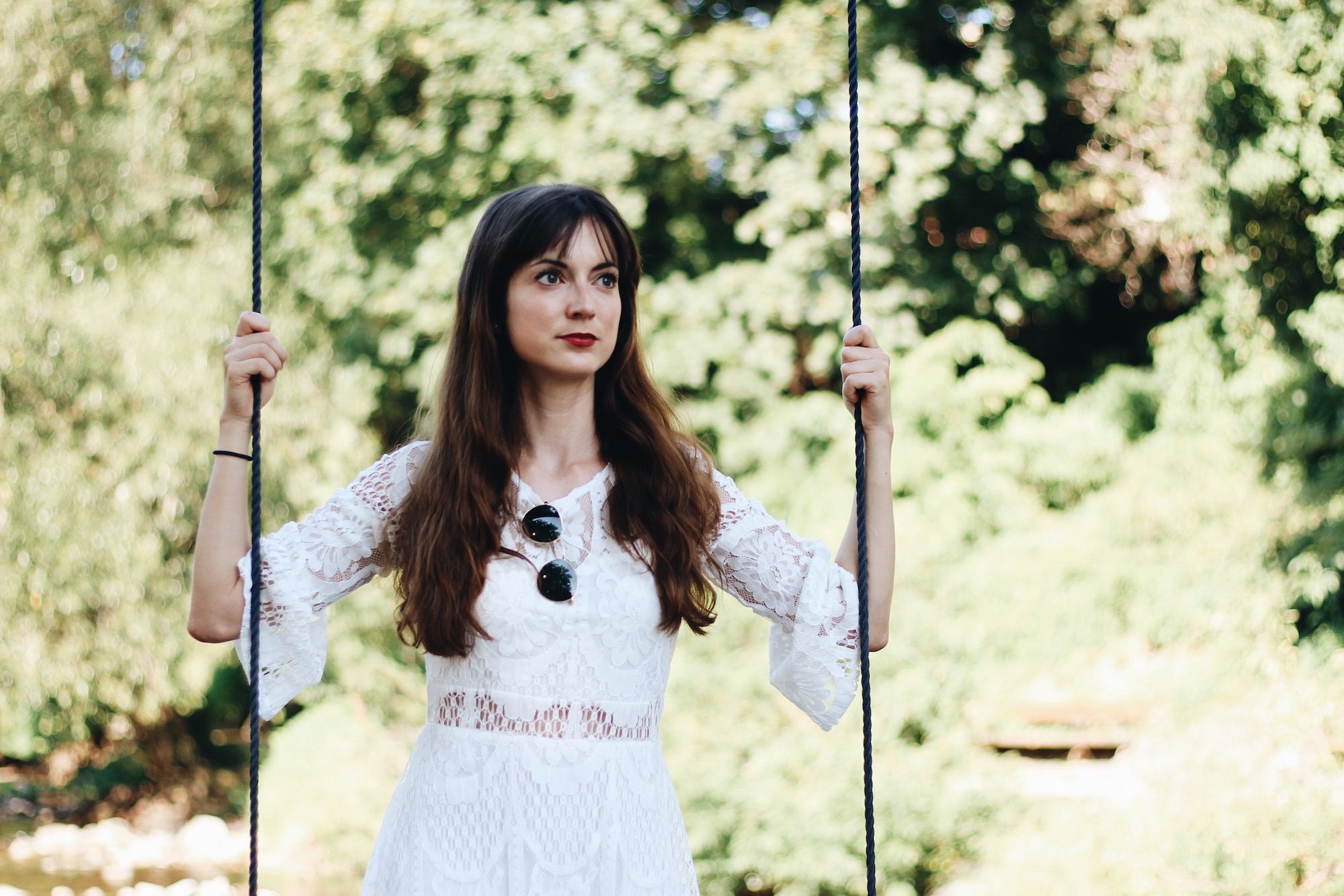 Das weiße Spitzenkleid im Boho Stil für meinen Modeblog kombiniert