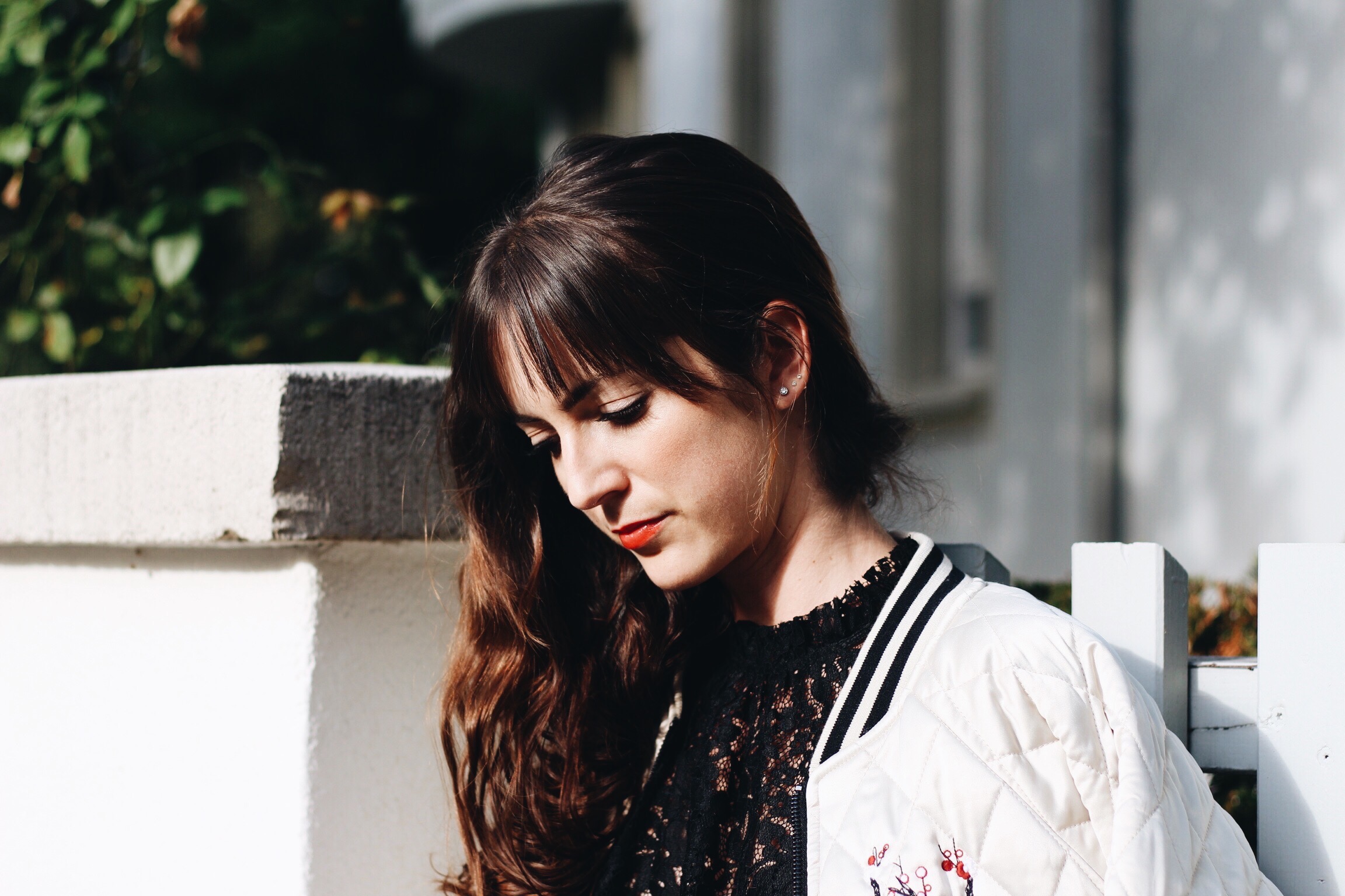 Der neue Modetrend Bomberjacke für meinen Modeblog gestylt