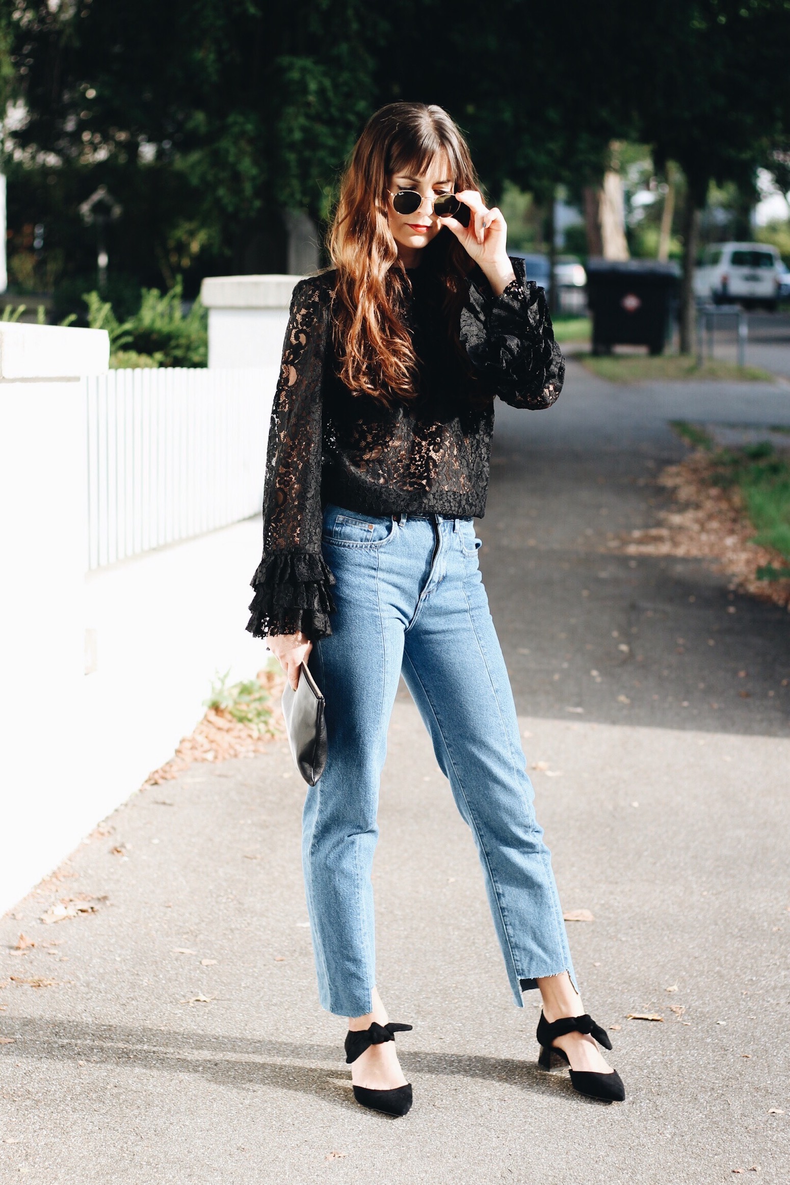 Modetrend Bomberjacke in Kombination mit Spitzenbluse für meinen Modeblog